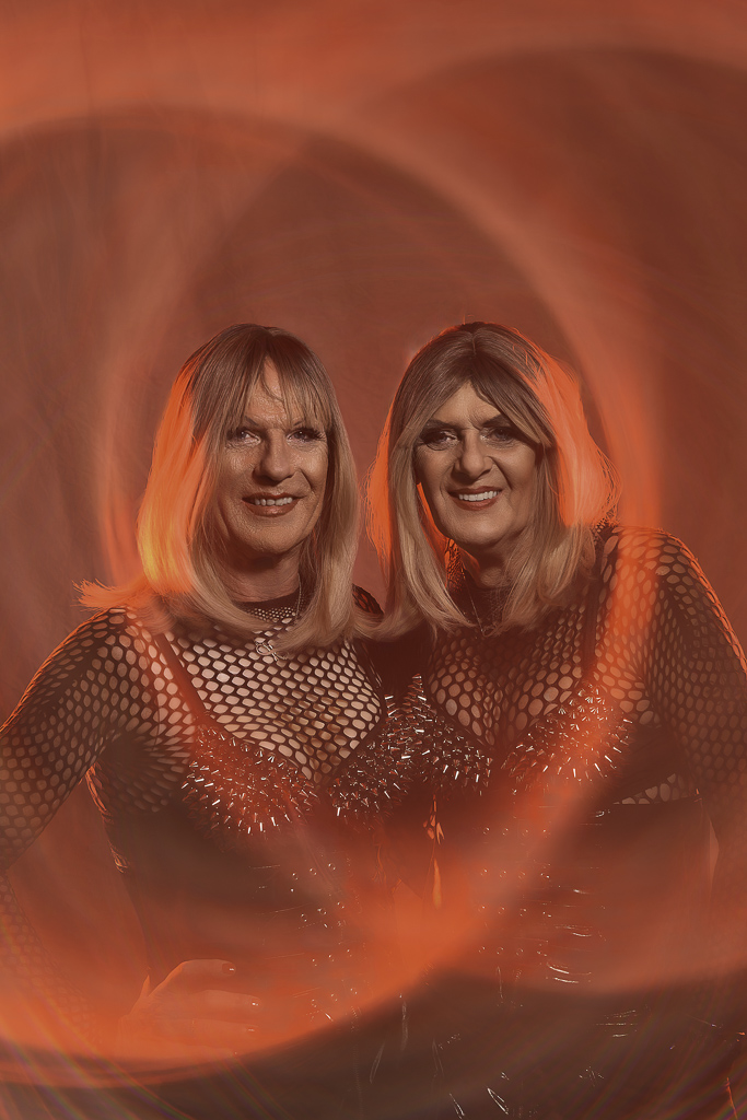 Nia and Sandra in punk look with a fancy halo lighting effect, red lighting