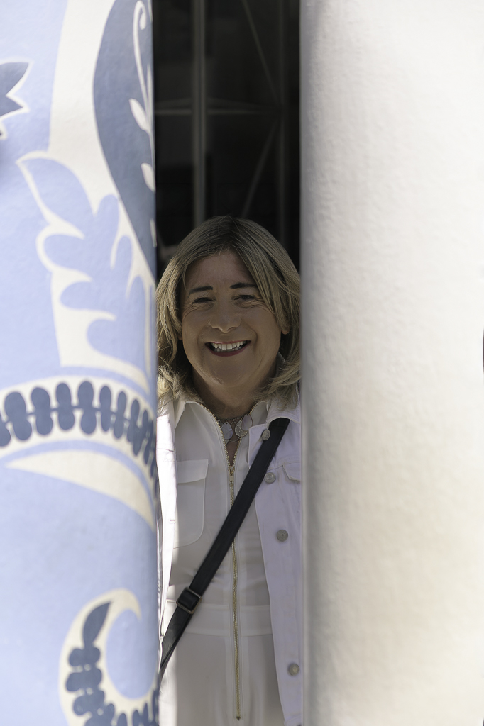 Nicola between pillars in Rochester High Street